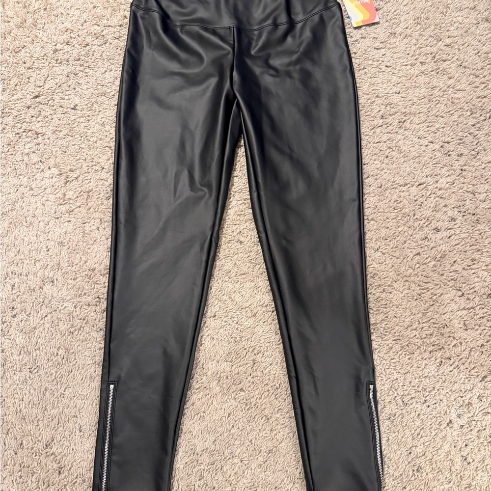 Yummie by Heather Thomson Black Leggings